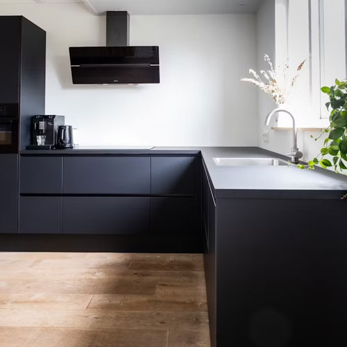 Mobiliario de cocina de Totcocina. Muebles negros.